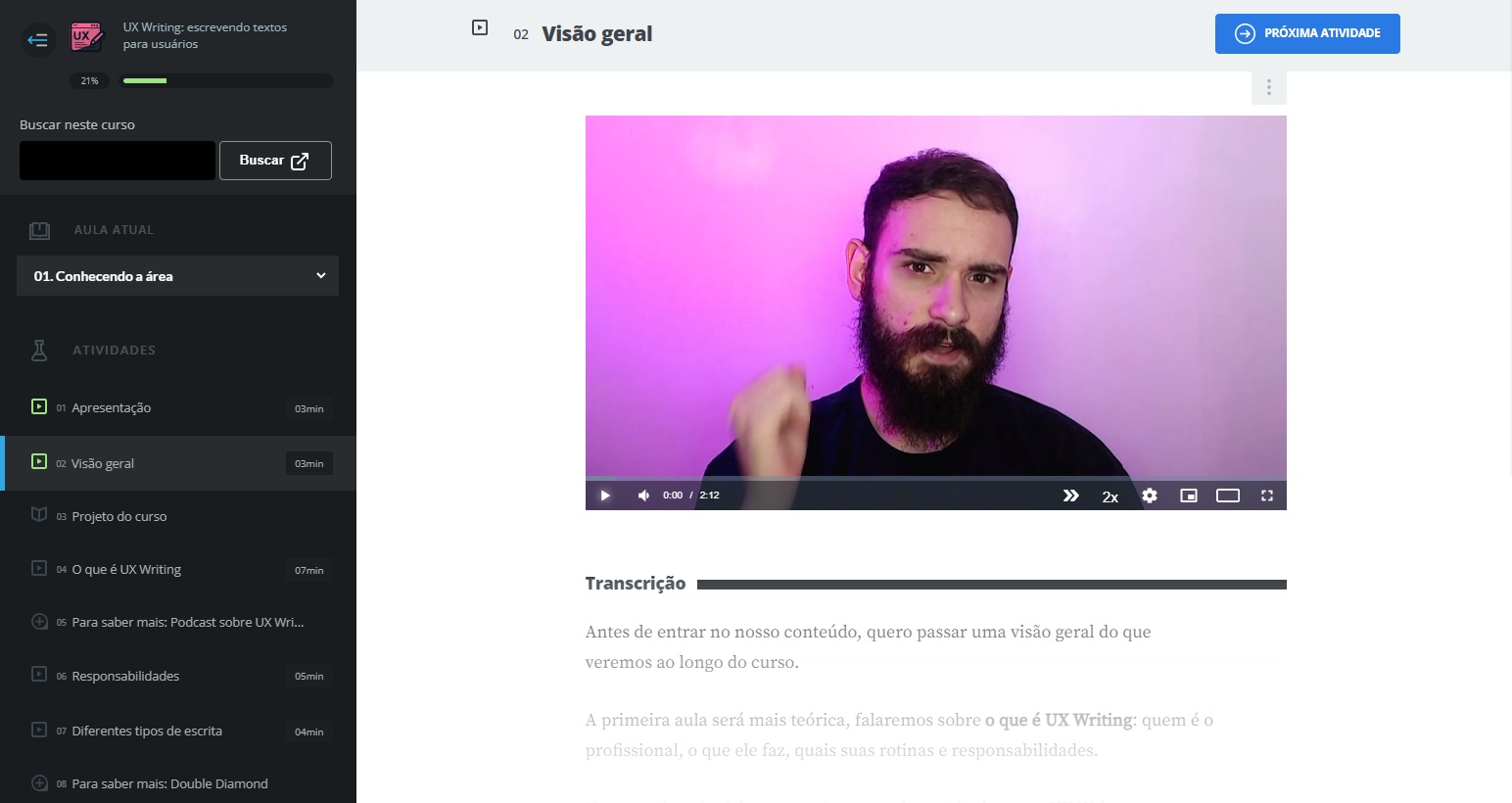 Página do curso de UX Writing na Alura, pausado no vídeo de “Visão geral”.