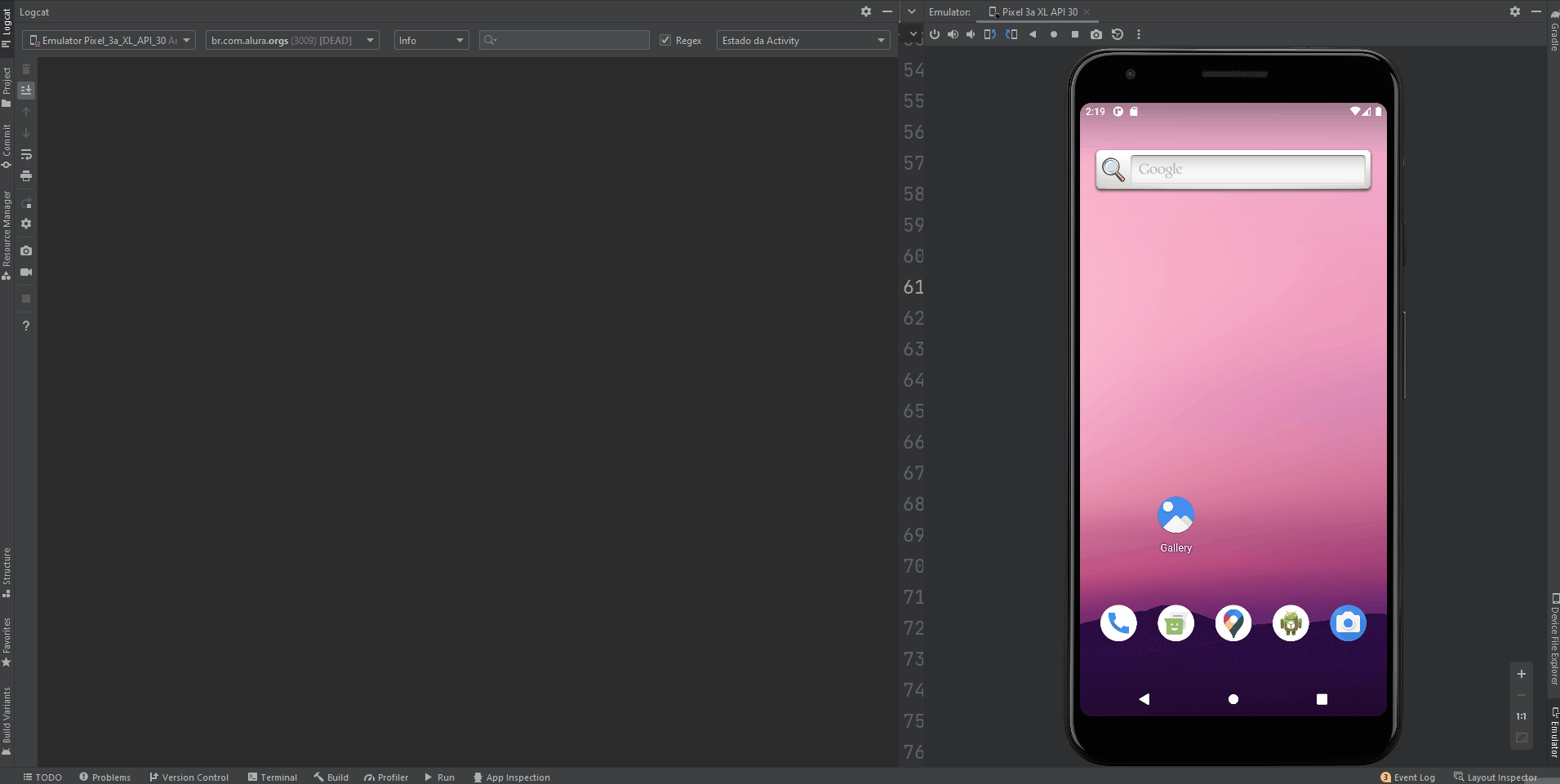 Gif mostrando a tela do Android Studio dividida verticalmente quase ao meio. Do lado direito, temos o emulador representando um celular com o aplicativo Orgs rodando. Na parte esquerda, temos a janela do Logcat mostrando as mensagens de log de informação descritas a seguir que aparecem à medida que são feitas interações com o aplicativo.