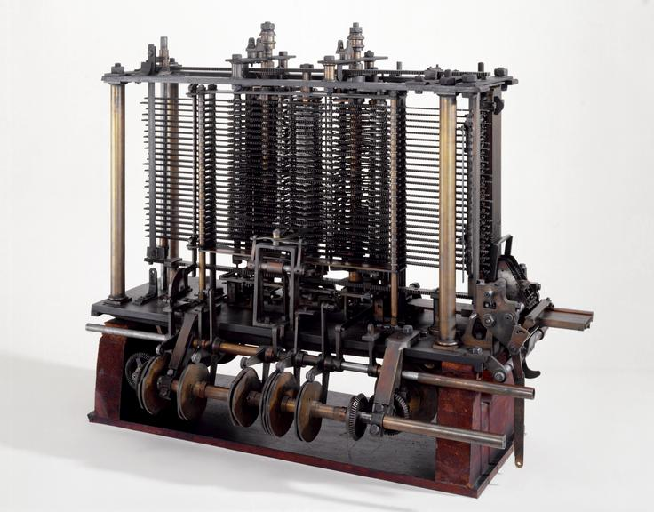 A imagem mostra um modelo da Máquina analítica, construída após o falecimento de Charles Babbage. Science Museum Group Collection.