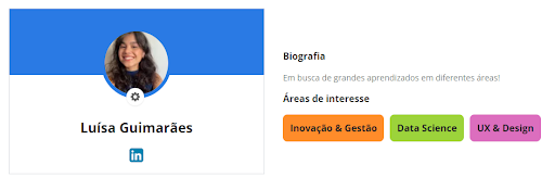 Captura de Tela do perfil de uma aluna da Alura mostrando nome, biografia e áreas de interesse.