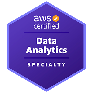 Selo de certificação AWS, em formato hexagonal e fundo roxo. Em branco, no interior do selo, encontra-se o nome da certificação “AWS Certified Data Analytics - Specialty”.
