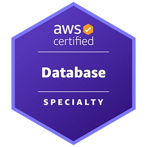 Selo de certificação AWS, em formato hexagonal e fundo roxo. Em branco, no interior do selo, encontra-se o nome da certificação “AWS Certified Database - Specialty”.