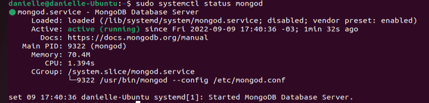Print da linha de comando, ao executar o comando sudo systemctl status mongod, para verificar o status do MongoDB.