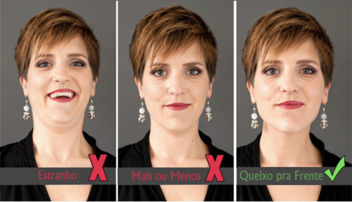 Três imagens com uma mulher posando para um retrato mostrando os diferentes posicionamentos do queixo.