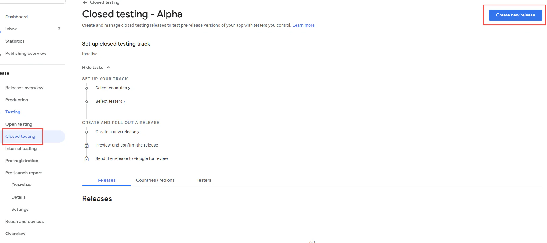 Tela da Google Play Console na seção de "Closed testing - Alpha", utilizada para configurar a faixa de testes fechados de um aplicativo. No menu lateral esquerdo, a opção "Closed testing" está selecionada. Ao centro, é exibida a configuração da faixa de teste com opções para escolher testers e criar um novo release. No canto superior direito da tela, há um botão azul com o texto "Create new release".