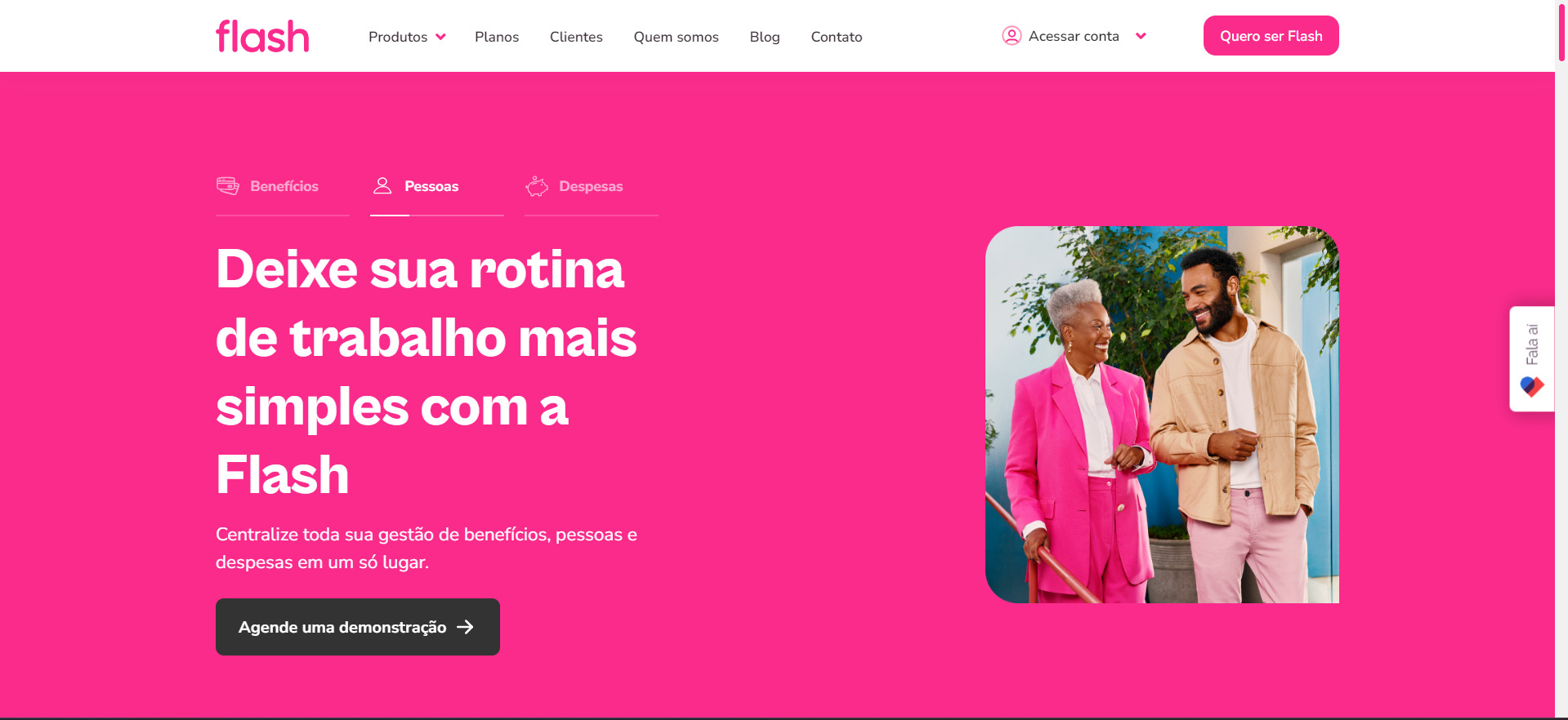 Print da tela inicial da Flash. Destaque para o uso da cor rosa de fundo e para o uso da cor branca nos textos.