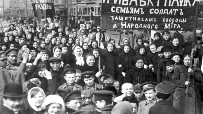 Imagem das manifestações “Pão e Paz” na Rússia em 8 de março de 1917