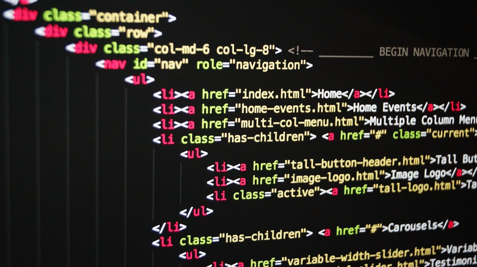 Na imagem vemos um fragmento de uma tela com códigos HTML para a construção de uma página web 