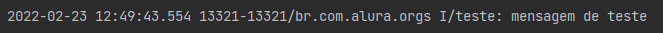 Imagem que mostra apenas o texto de um logcat, que seria o seguinte: 2022-02-23, espaço, doze horas, quarenta e nove minutos, quarenta e três segundos e quinhentos e cinquenta e quatro milissegundos, espaço, 12221012221/br.com.alura.orgs, espaço, I/teste: espaço, mensagem de teste.