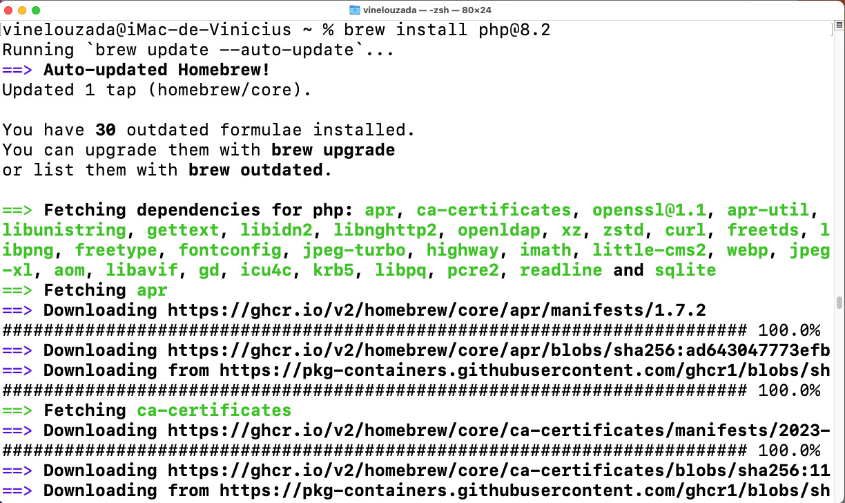 Imagem de um print da tela do terminal do Mac após a execução do comando anterior. As informações mostradas na foto são referentes ao download dos pacotes e instalação deles.