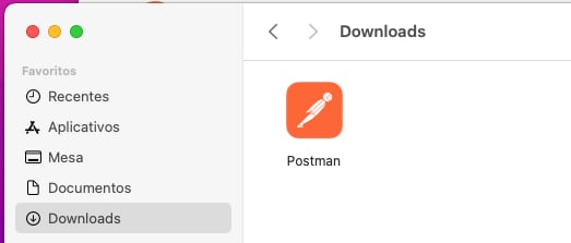 Imagem do gerenciador de arquivos do Mac, com fundo branco, na pasta de Downloads. Na parte de baixo, no centro da tela, temos o arquivo executável do Postman.