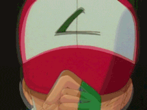 Personagem Ash do anime Pokemon, um adolescente de cabelos escuros, olhos castanhos e uma expressão determinada em seu rosto. Ele está vestindo um boné de beisebol vermelho com branco. Também usa uma jaqueta azul e branco e luvas verdes. Ele está arremessando uma Bola vermelha e branca, chamada de Pokebola.