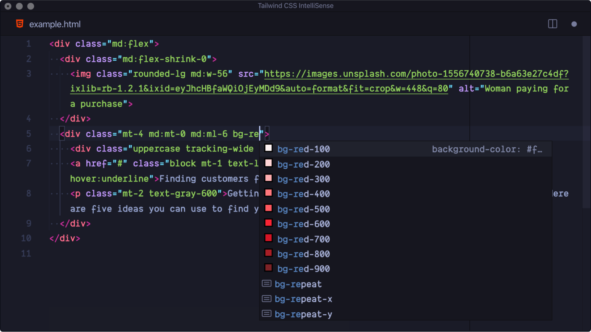 Exemplo de código HTML com a funcionalidade de sugestões ativada para nomes de classes do Tailwind.