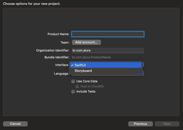 Tela de criação de projeto de aplicativo iOS no XCode, destaque na opção “Interface” onde há duas opções: “SwiftUI e Storyboard”, a opção SwiftUI está selecionada.