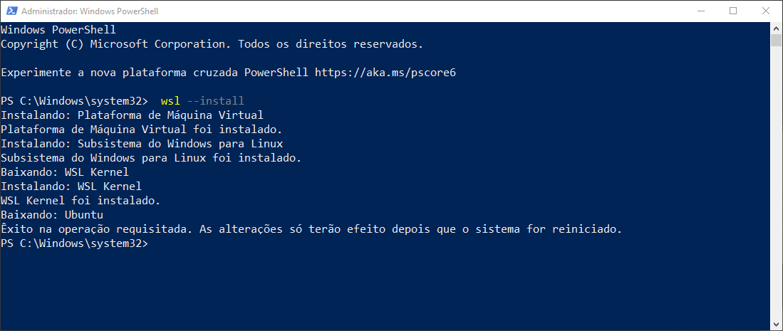 Tela do PowerShell com o processo de instalação do WSL e no final o texto “Êxito na operação solicitada. As alterações só terão efeito depois que o sistema for reiniciado.”, seguido do *prompt* de comandos “PS C:\Windows\system32”.