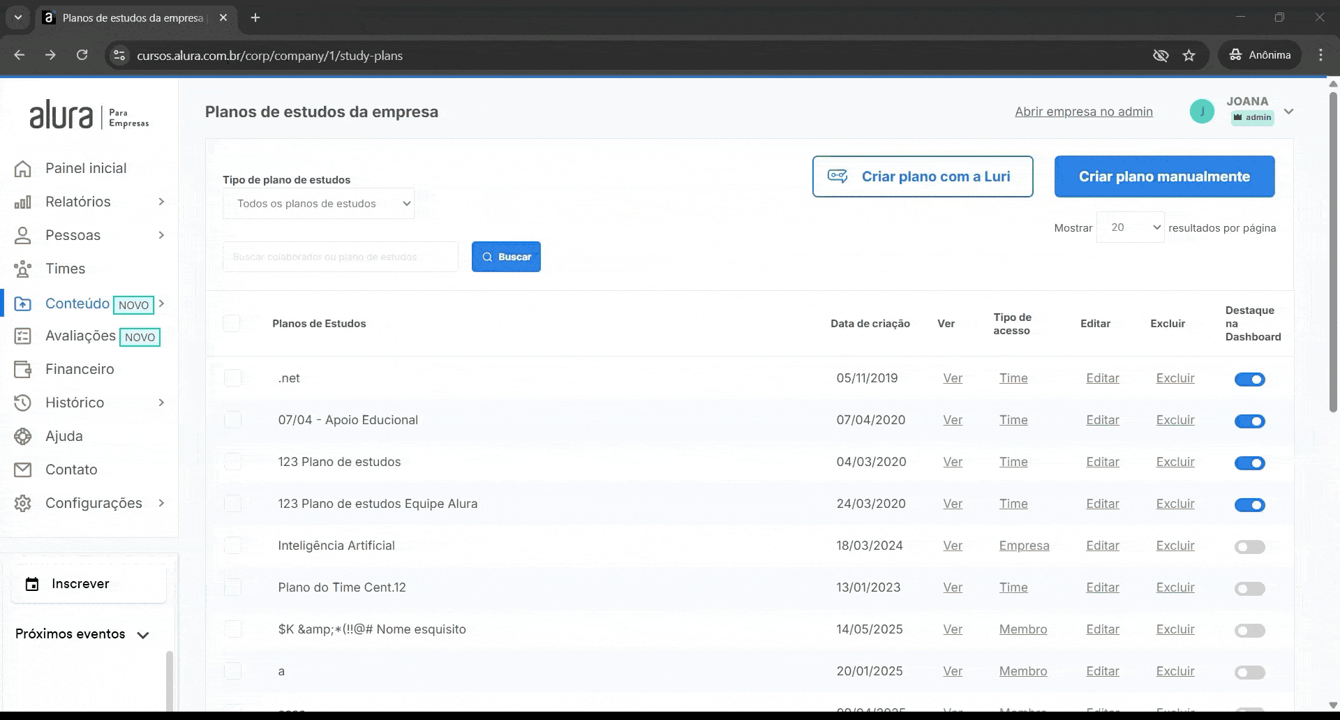 Ilustração da utilização da plataforma Alura para Empresas